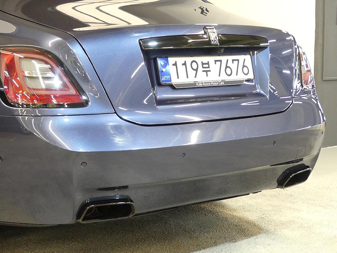롤스로이스 고스트 2세대 6.7 V12 블랙 배지
