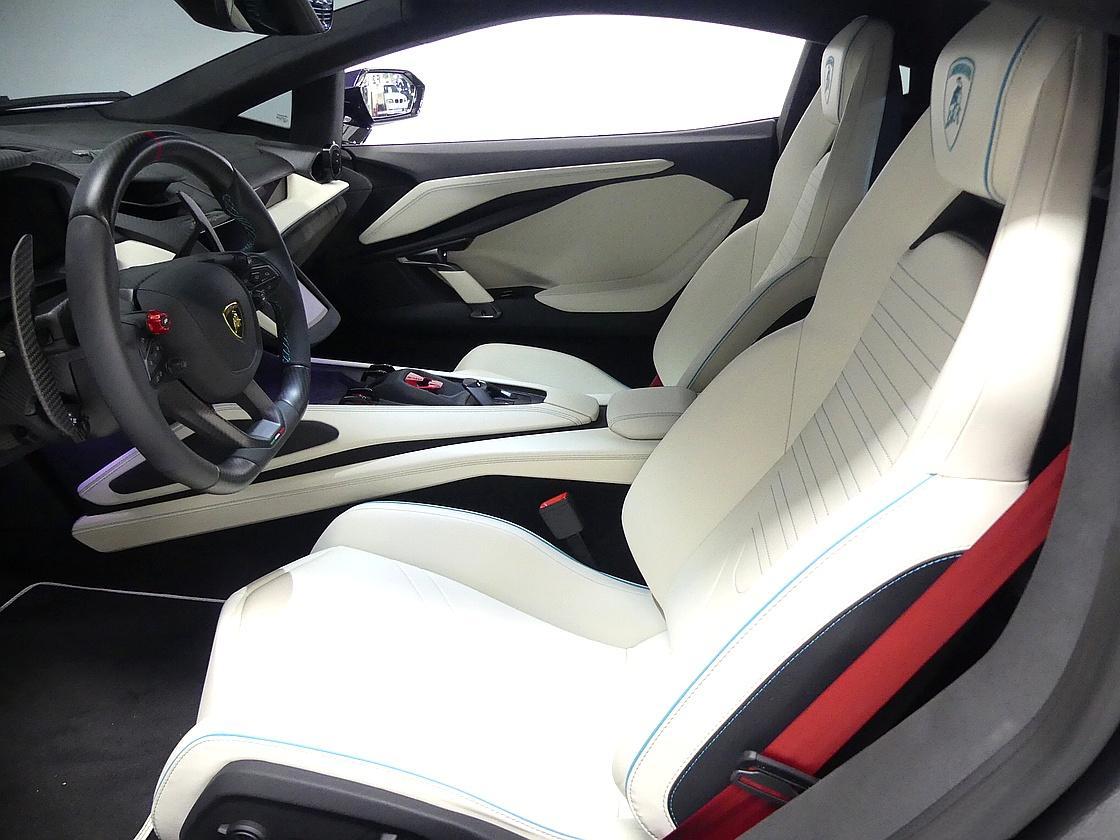 람보르기니 레부엘토 6.5 V12 PHEV