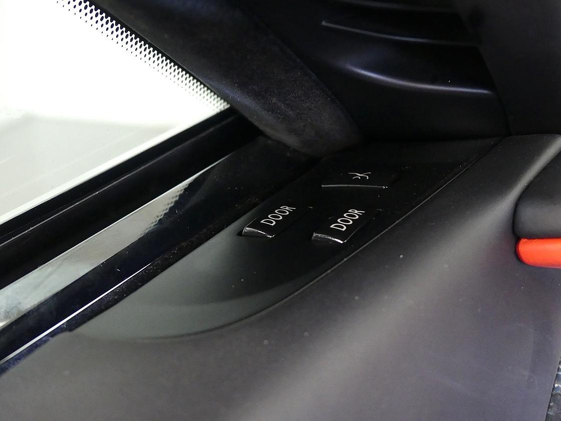 롤스로이스 던 6.6 V12 블랙 배지