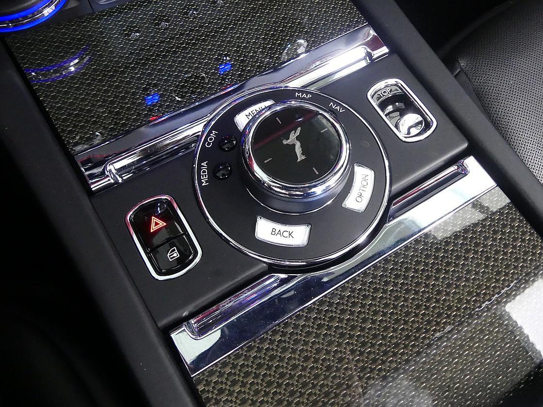 롤스로이스 던 6.6 V12 블랙 배지