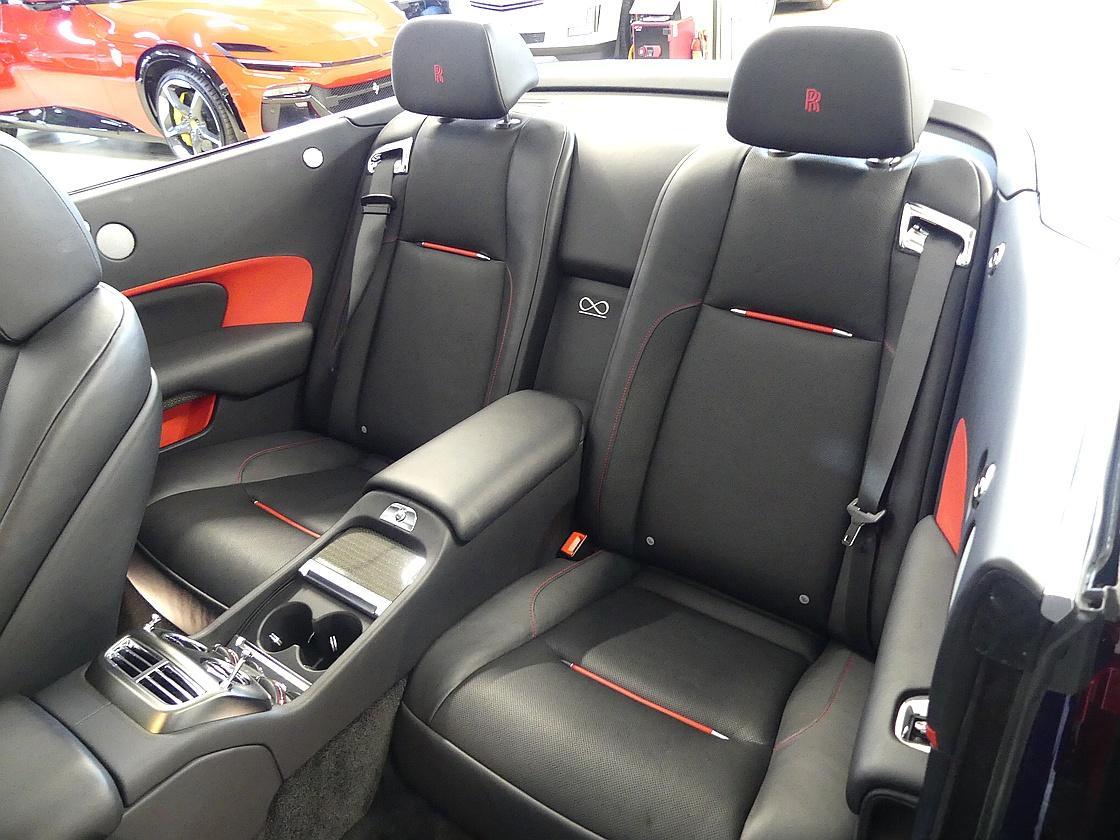 롤스로이스 던 6.6 V12 블랙 배지