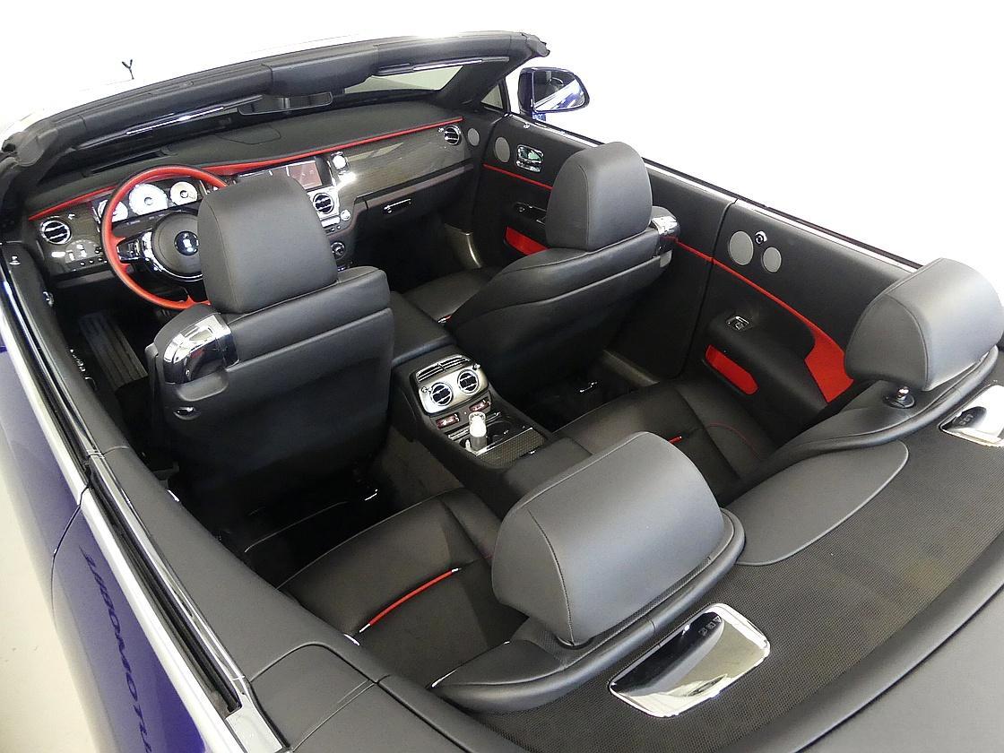 롤스로이스 던 6.6 V12 블랙 배지