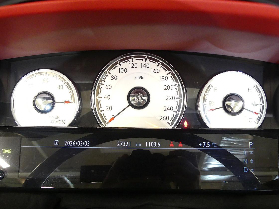 롤스로이스 던 6.6 V12 블랙 배지