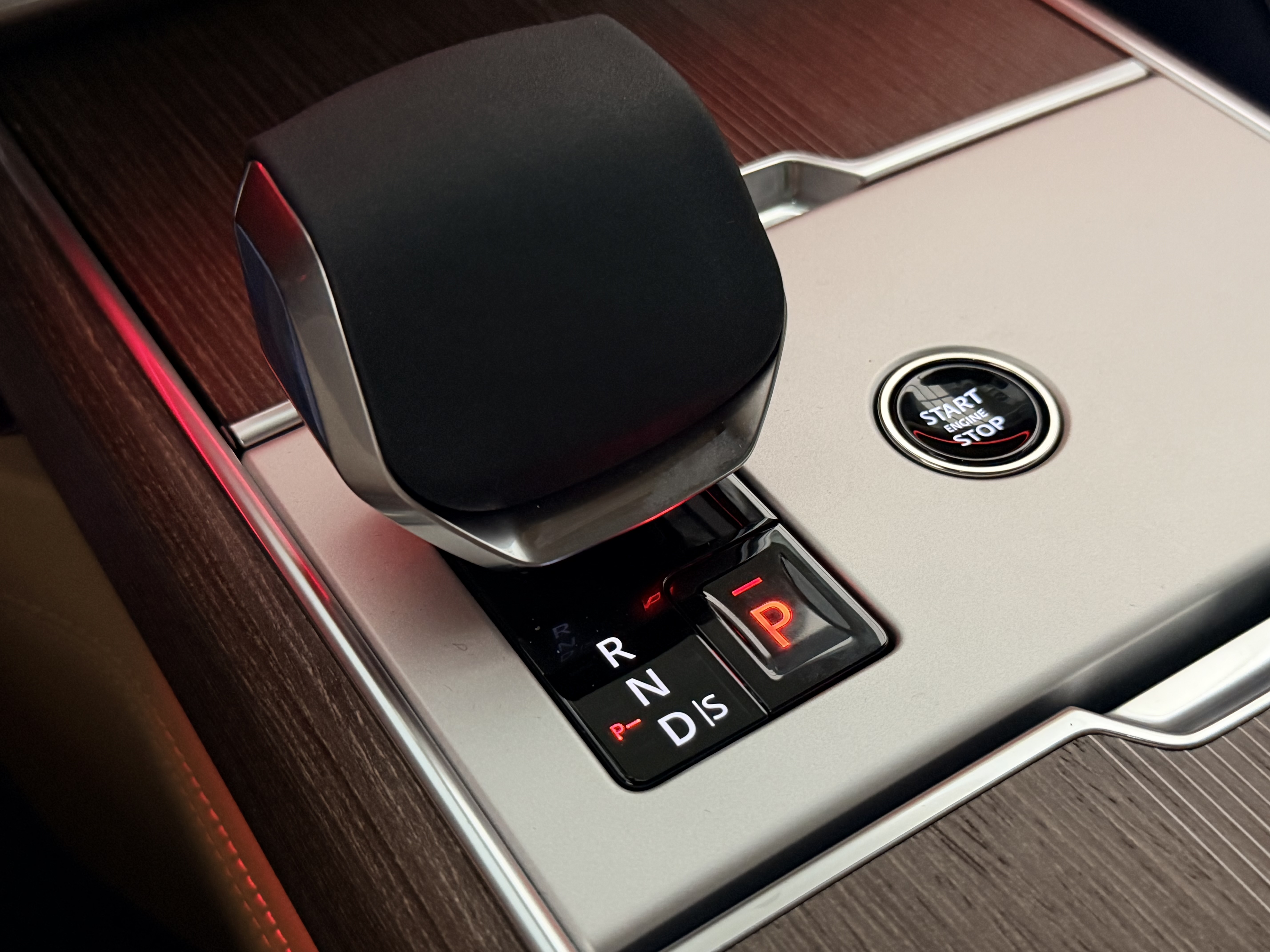 랜드로버 레인지로버 5세대 4.4 P530 LWB 오토바이오그래피