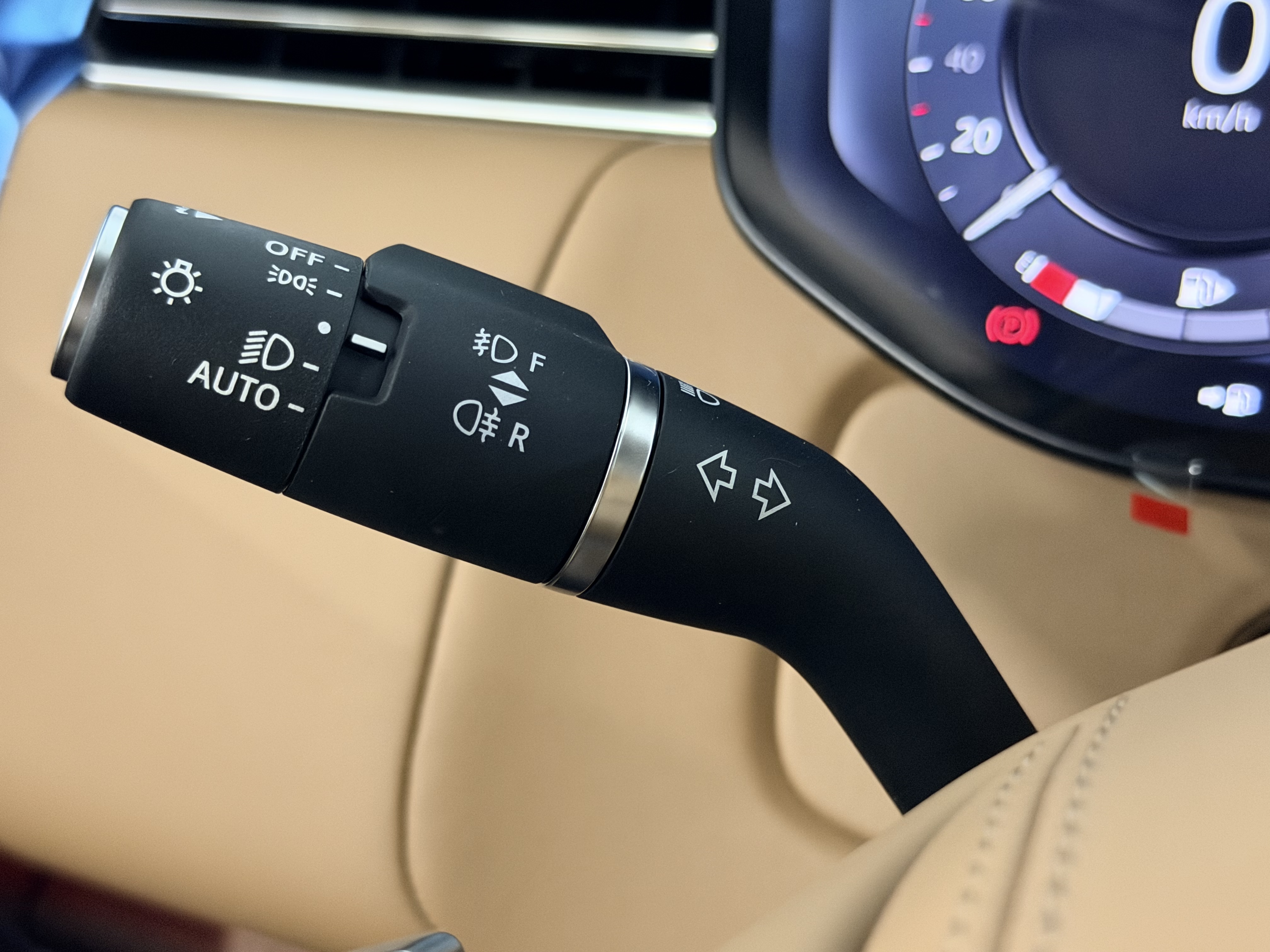 랜드로버 레인지로버 5세대 4.4 P530 LWB 오토바이오그래피