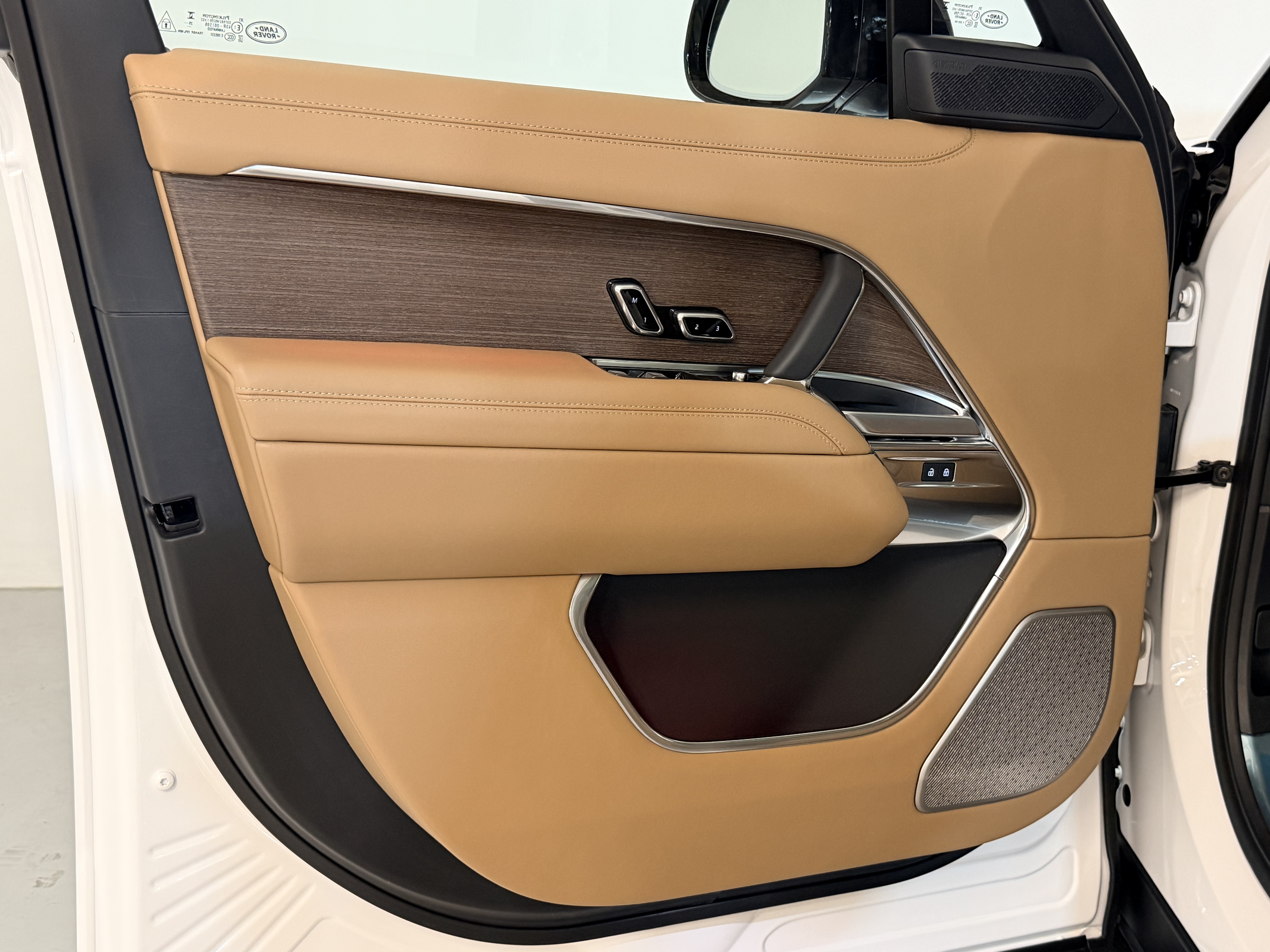 랜드로버 레인지로버 5세대 4.4 P530 LWB 오토바이오그래피