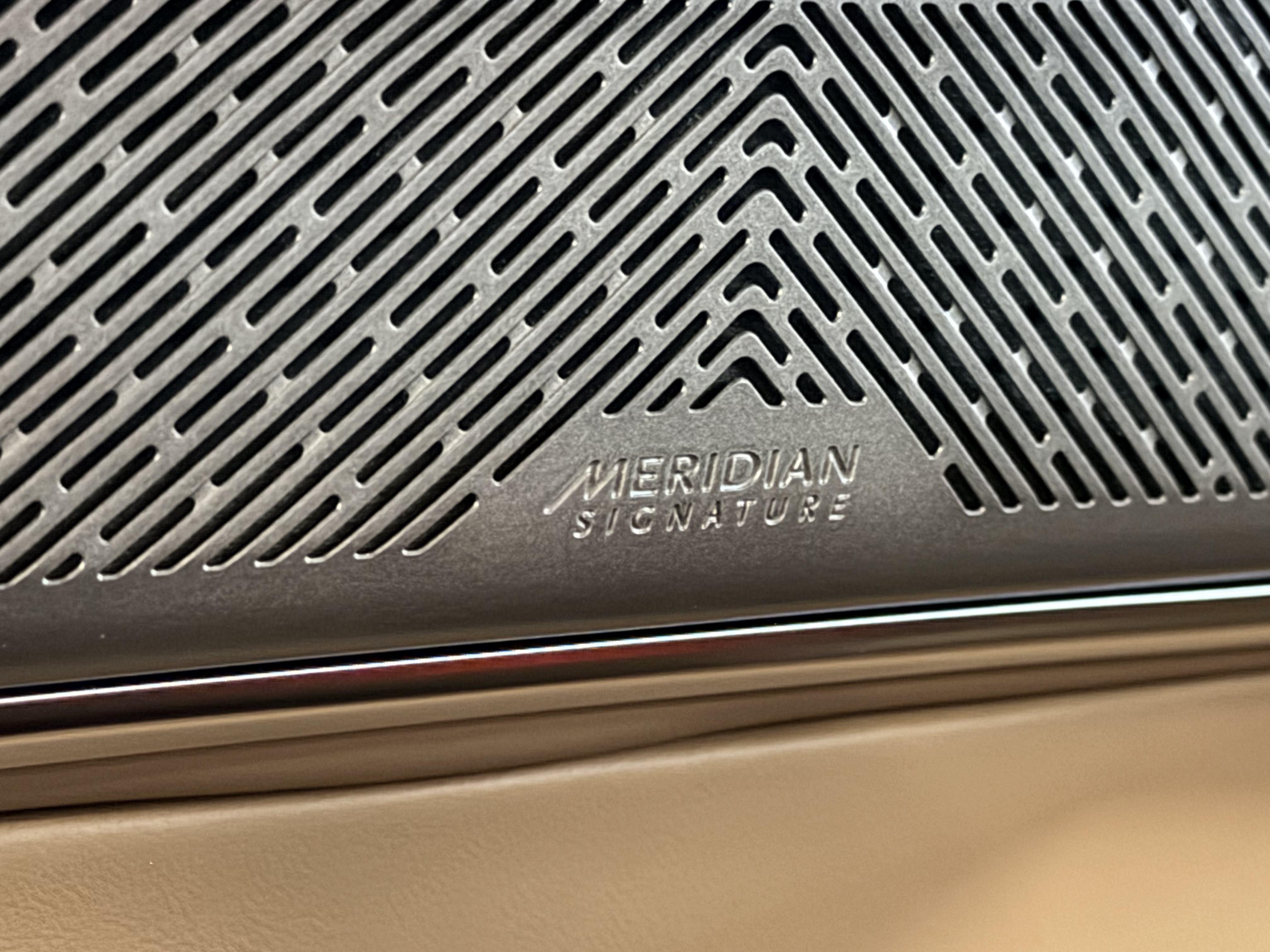 랜드로버 레인지로버 5세대 4.4 P530 LWB 오토바이오그래피