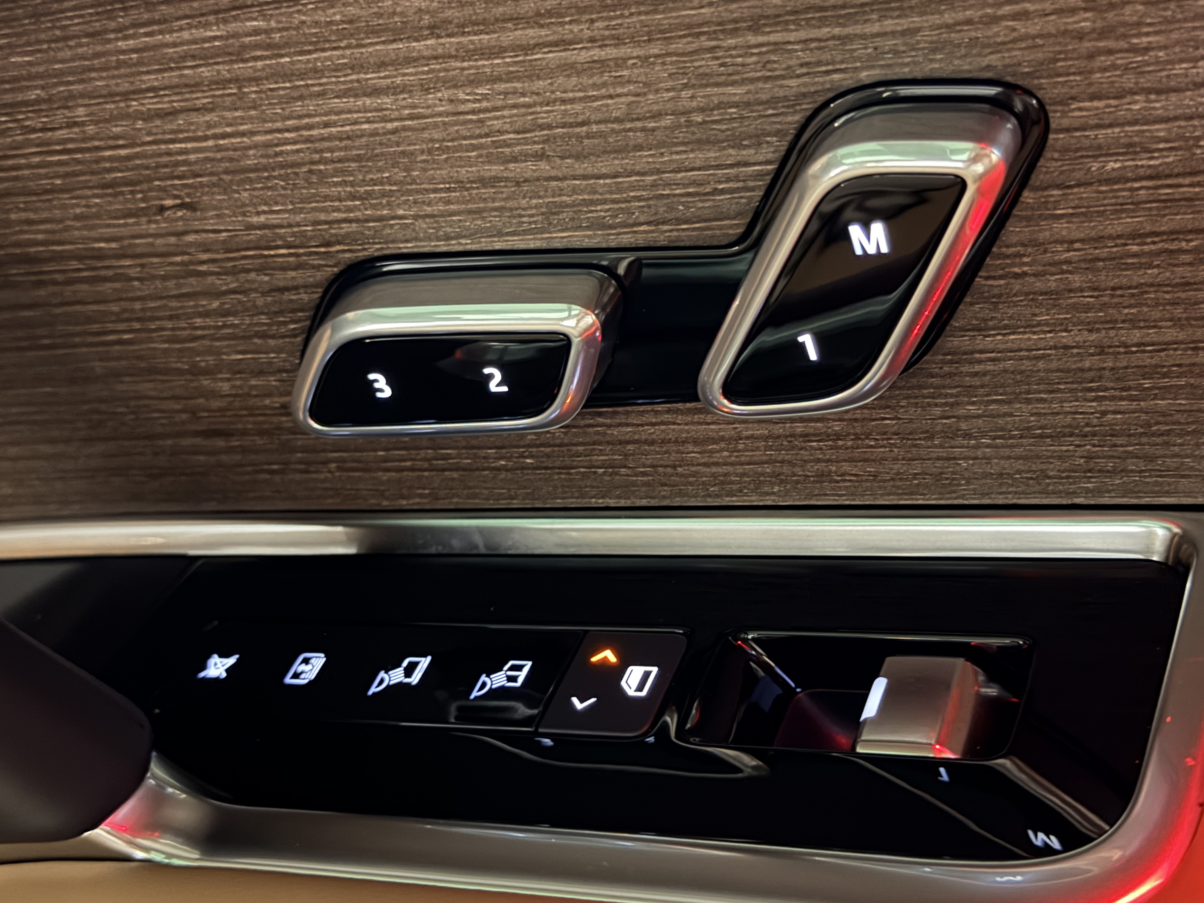 랜드로버 레인지로버 5세대 4.4 P530 LWB 오토바이오그래피