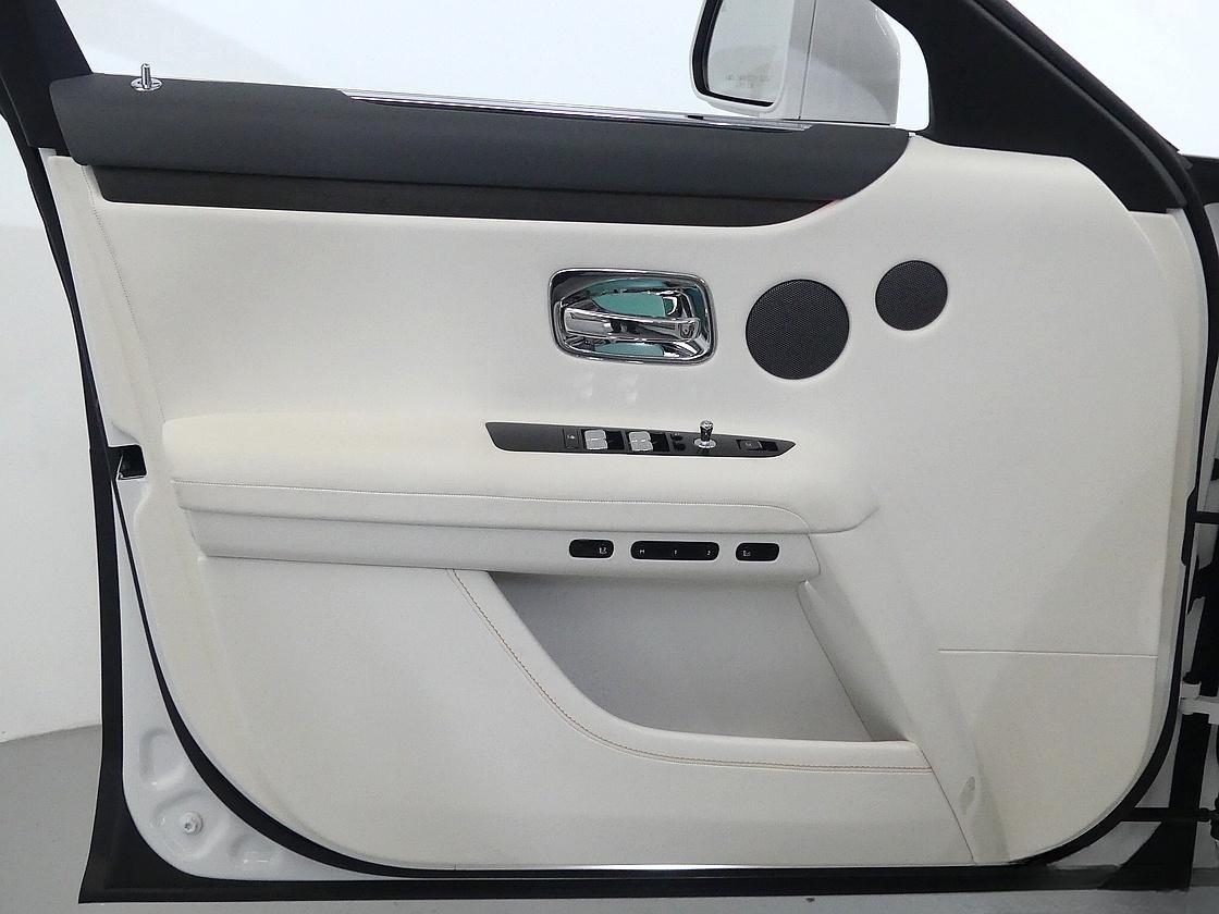 롤스로이스 고스트 2세대 6.7 V12 EWB