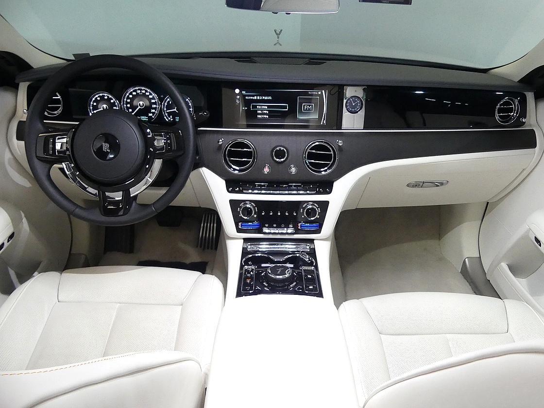 롤스로이스 고스트 2세대 6.7 V12 EWB