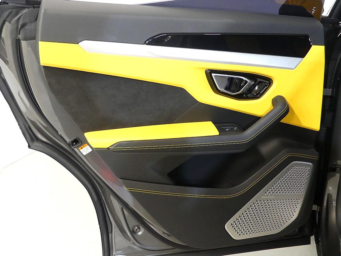 람보르기니 우루스 4.0 V8