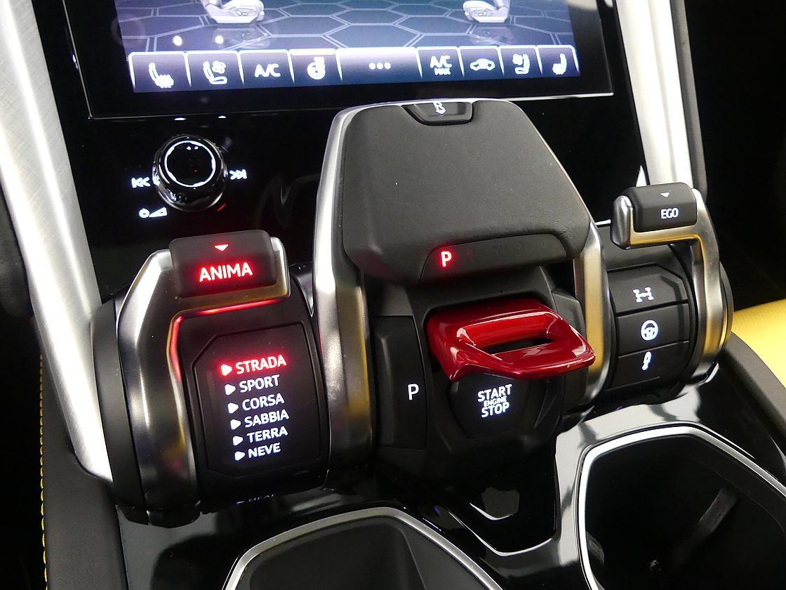 람보르기니 우루스 4.0 V8