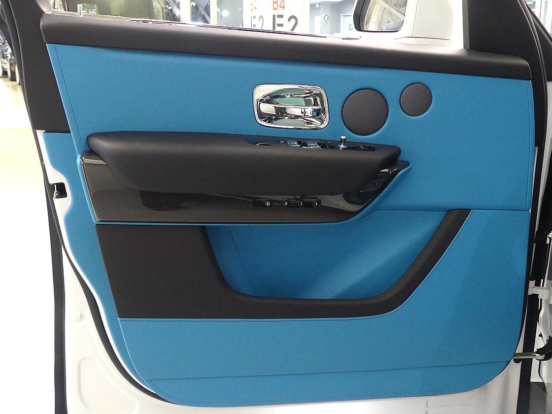 롤스로이스 컬리넌 6.7 V12 블랙 배지