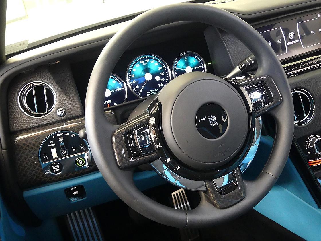 롤스로이스 컬리넌 6.7 V12 블랙 배지