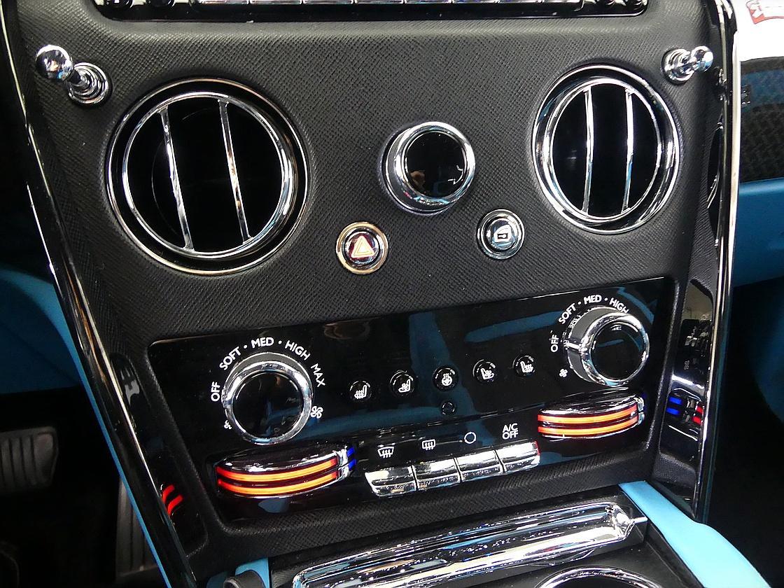 롤스로이스 컬리넌 6.7 V12 블랙 배지