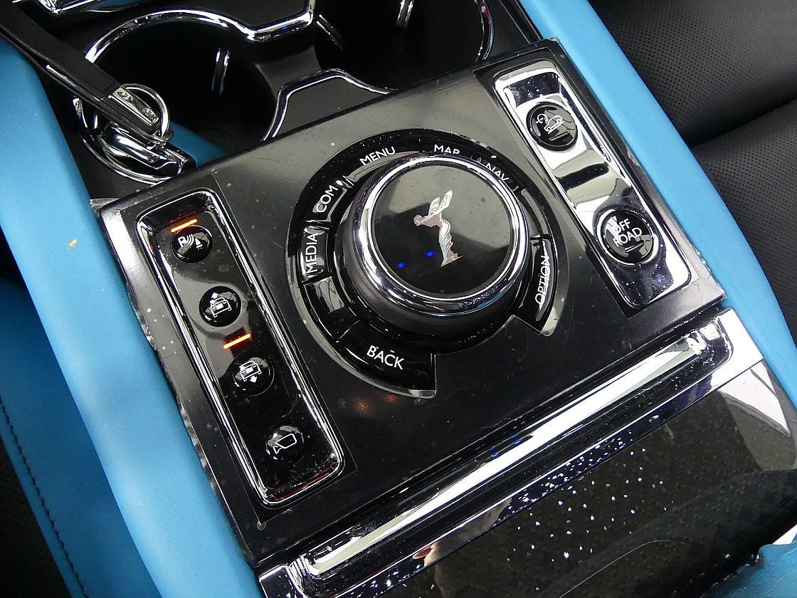 롤스로이스 컬리넌 6.7 V12 블랙 배지