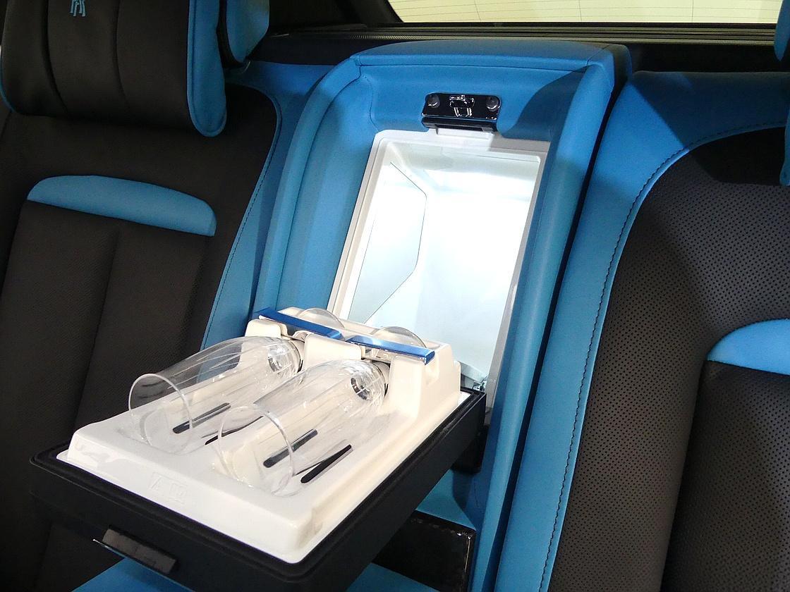 롤스로이스 컬리넌 6.7 V12 블랙 배지