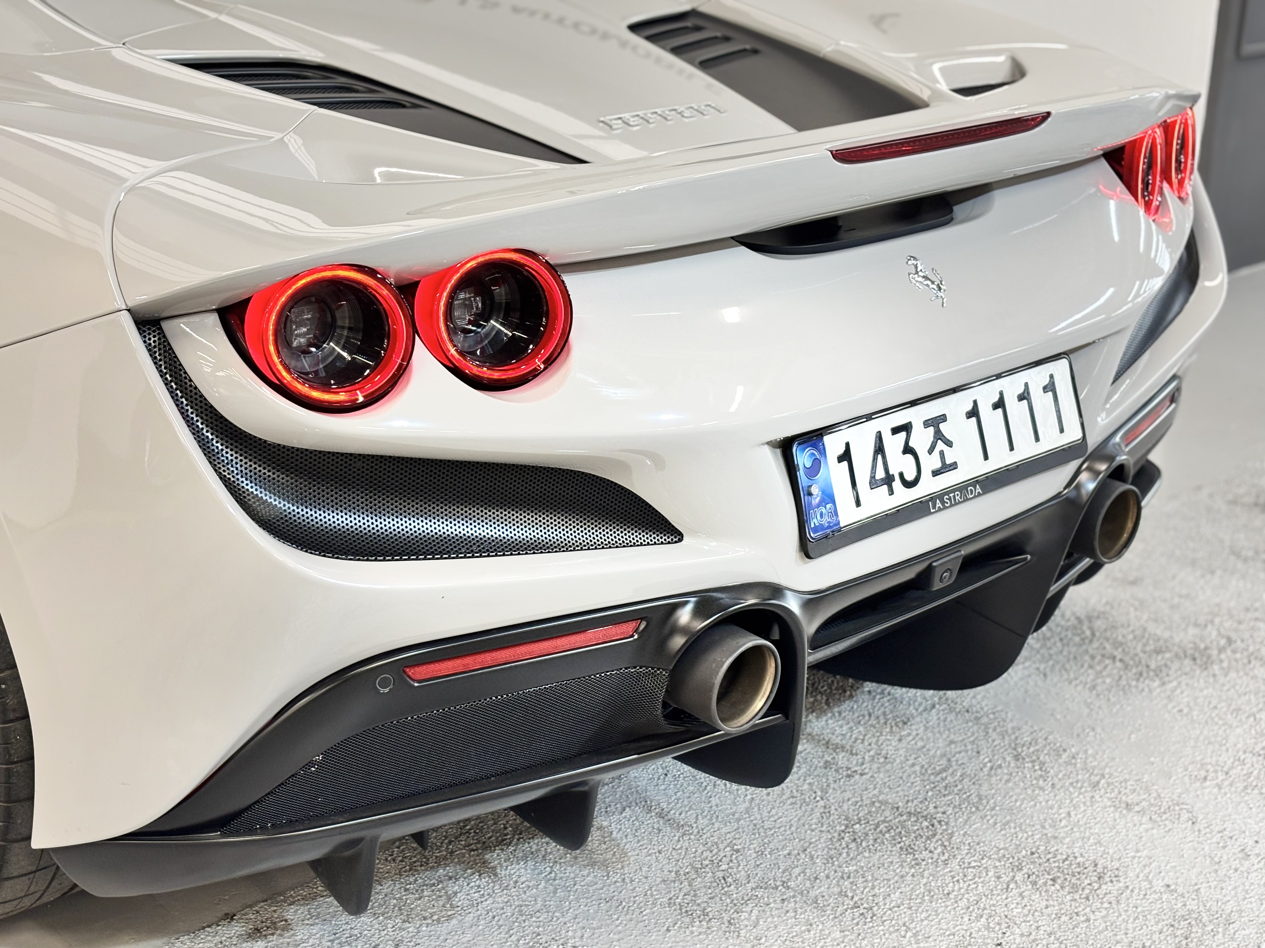 페라리 F8 스파이더 3.9 V8