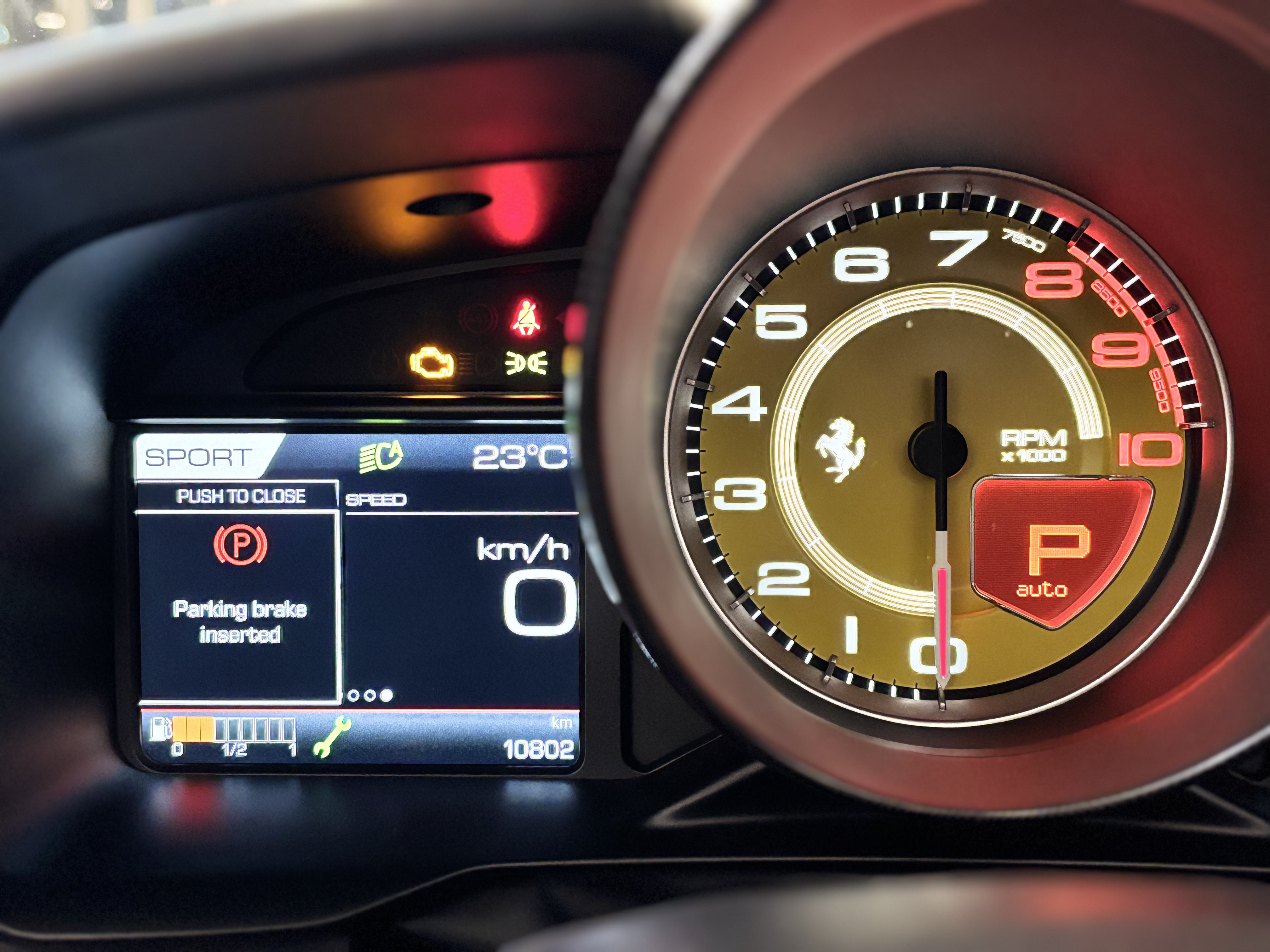 페라리 F8 스파이더 3.9 V8