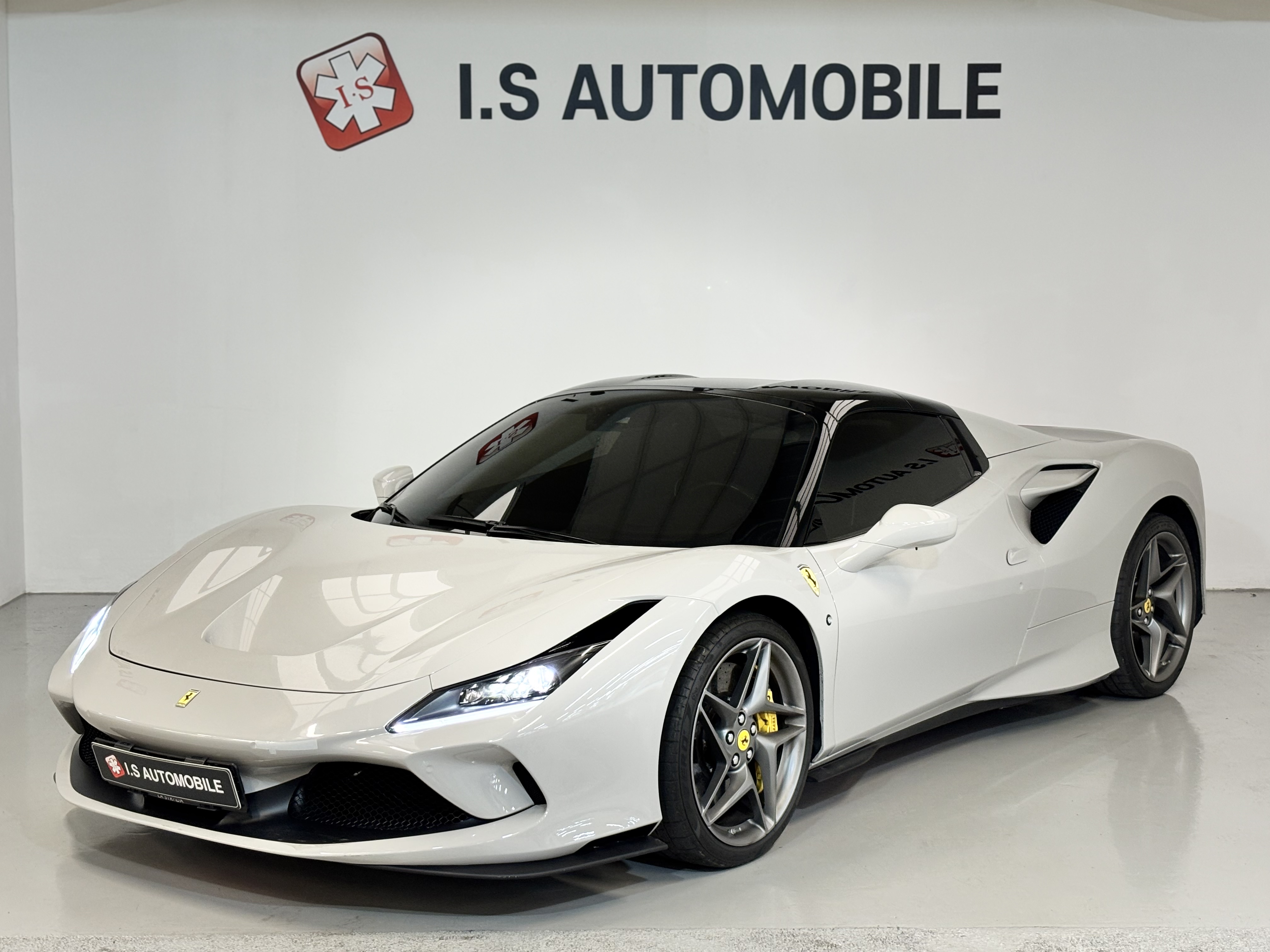 페라리 F8 스파이더 3.9 V8