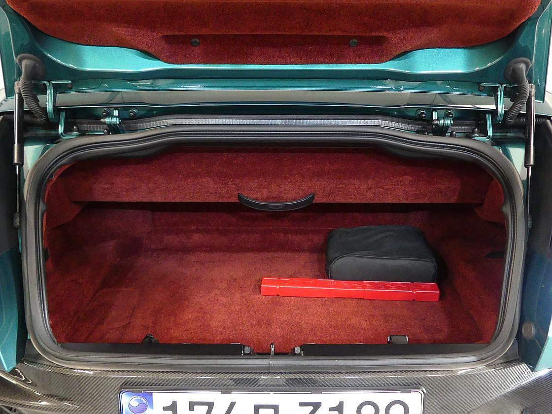 애스턴마틴 DB11 4.0 V8 볼란테