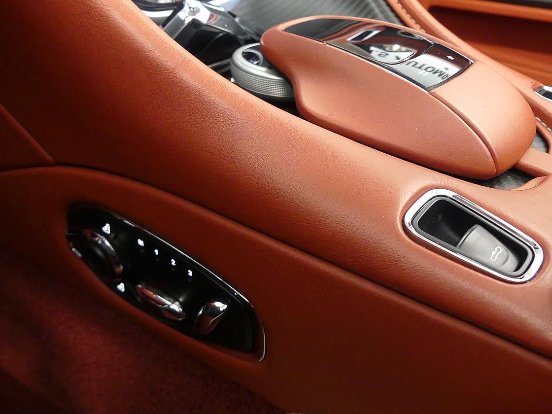 애스턴마틴 DB11 4.0 V8 볼란테