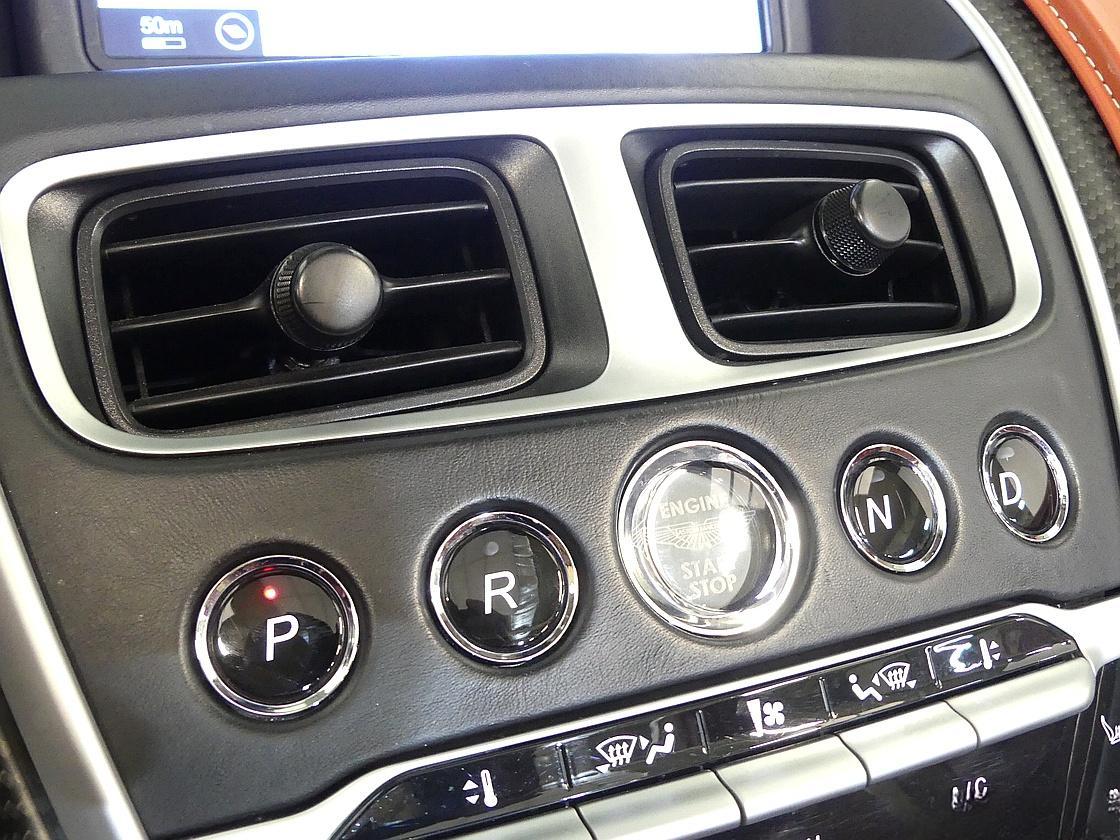 애스턴마틴 DB11 4.0 V8 볼란테