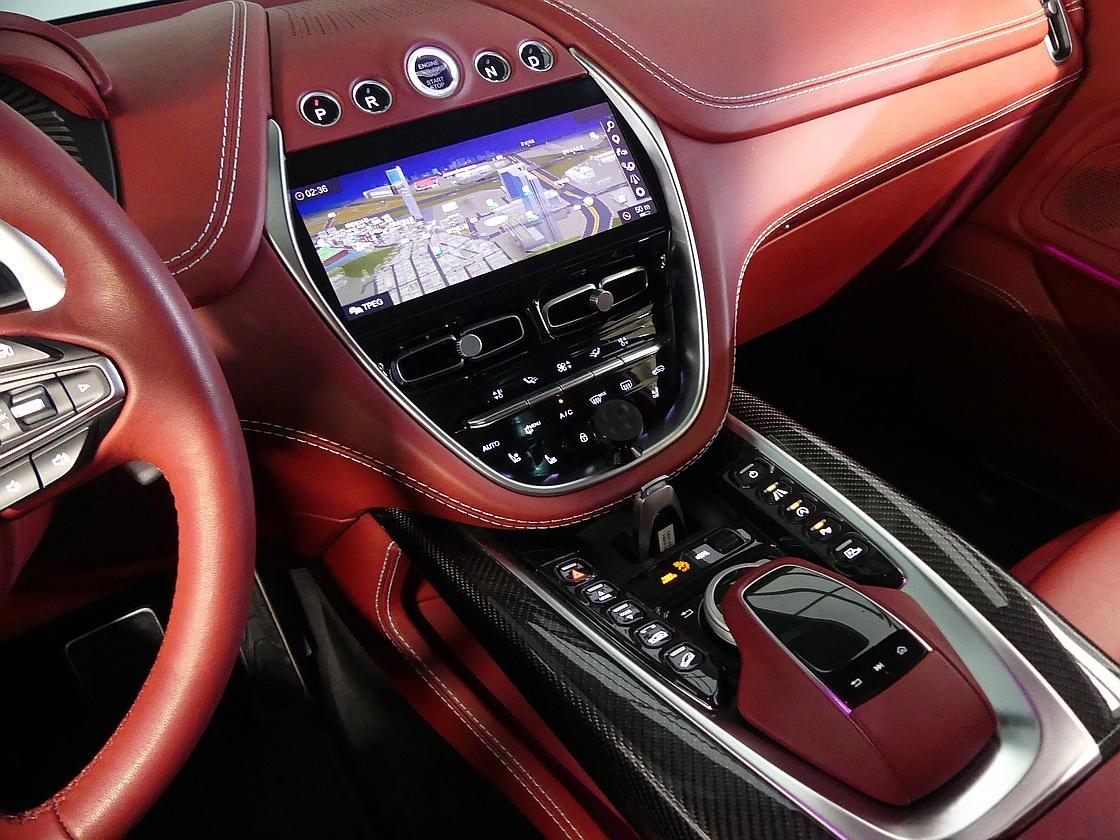 애스턴마틴 DBX 4.0 V8