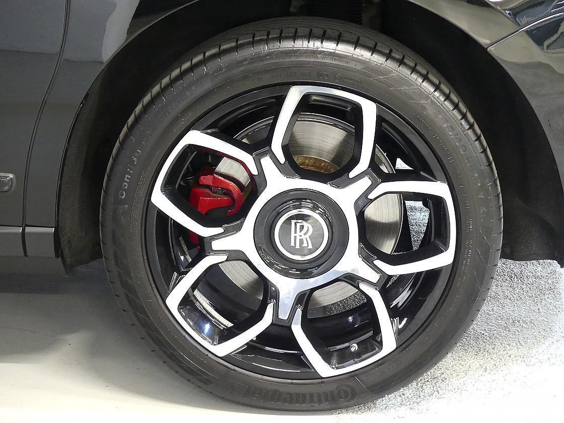 롤스로이스 컬리넌 6.7 V12 블랙 배지