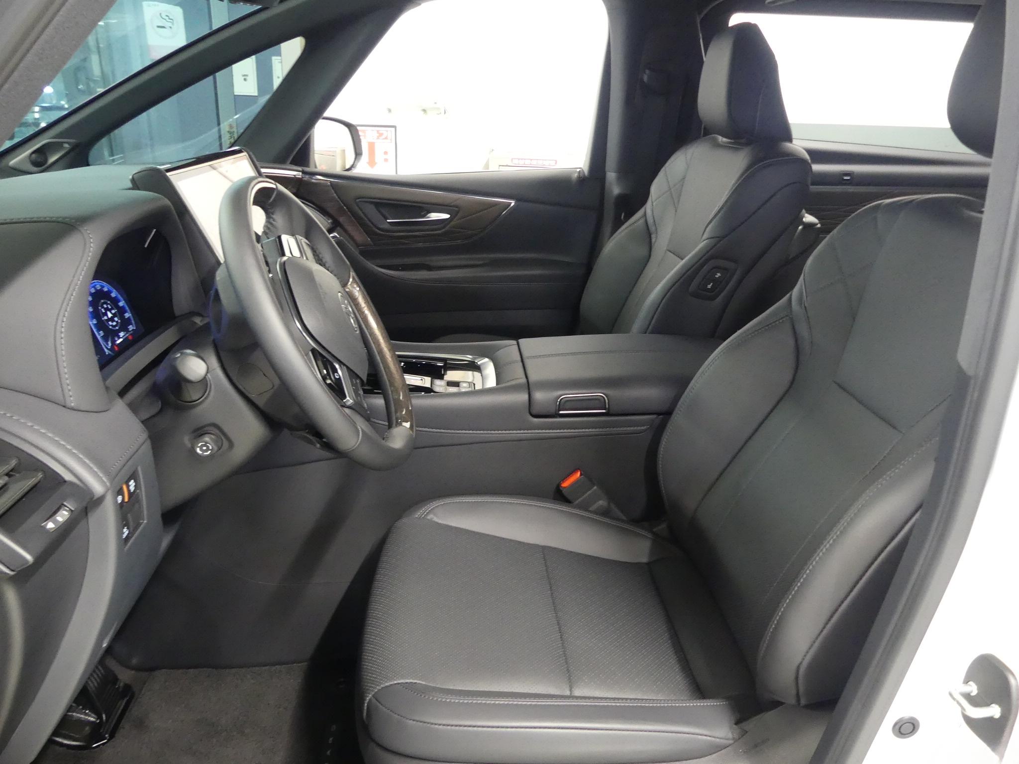 토요타 알파드 2.5 HEV AWD 익스클루시브