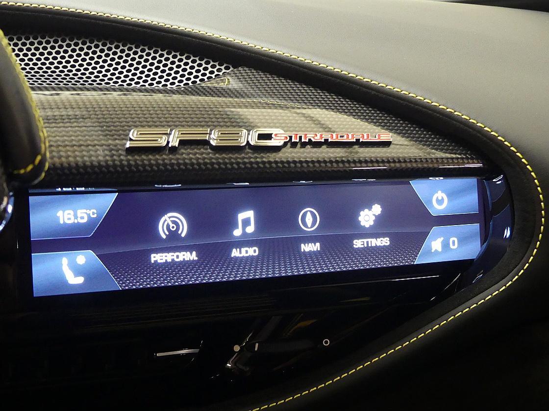 페라리 SF90 스트라달레 4.0 PHEV