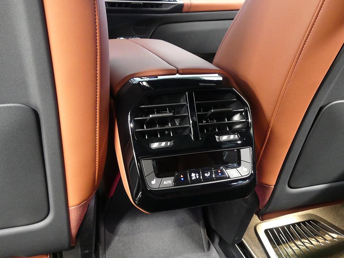 BMW iX M60