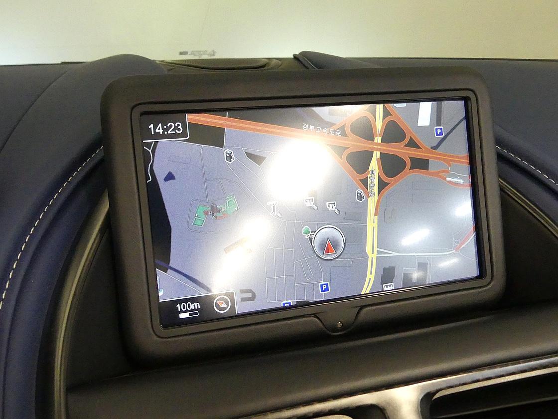 애스턴마틴 DB11 4.0 V8 볼란테