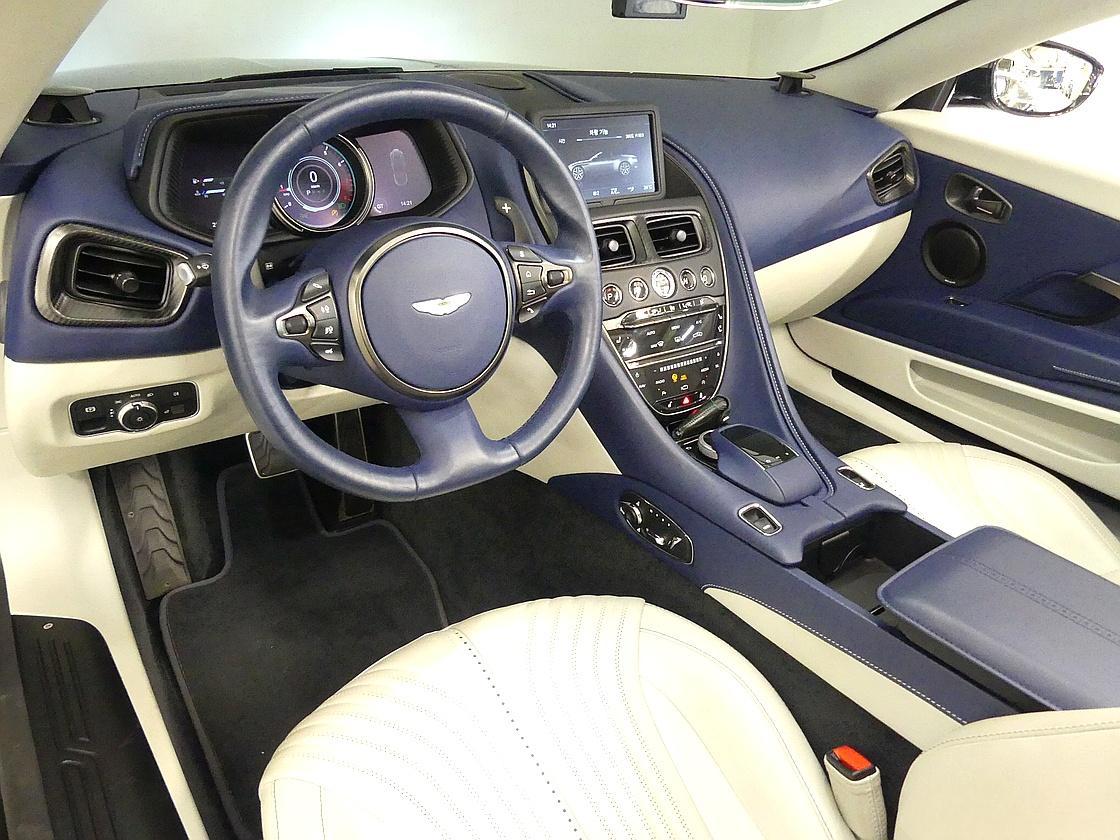 애스턴마틴 DB11 4.0 V8 볼란테